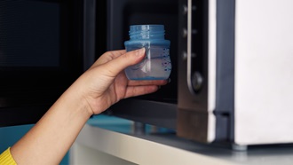 Biberon sterilizzato nel microonde